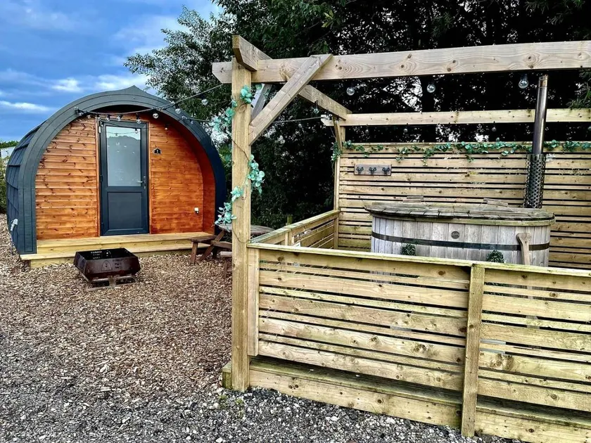 Lakefront Pod with Hot-Tub in England - Image 1