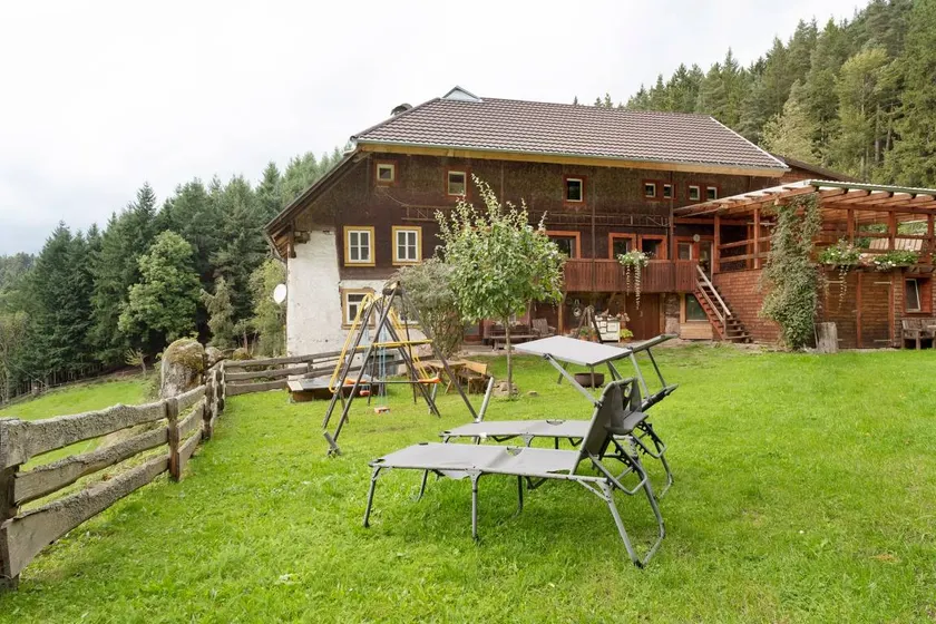 Holiday apartment with barbecue, garden & terrace | Mountain view - Image 1
