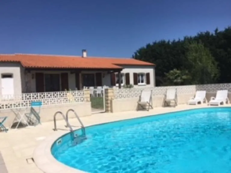 Ferienhaus mit Garten, Terrasse und privatem Pool | Poolblick - Image 1