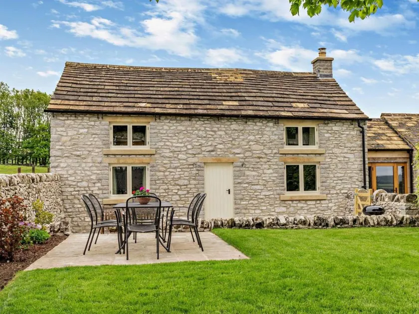 Cottage with barbecue & garden - Image 1