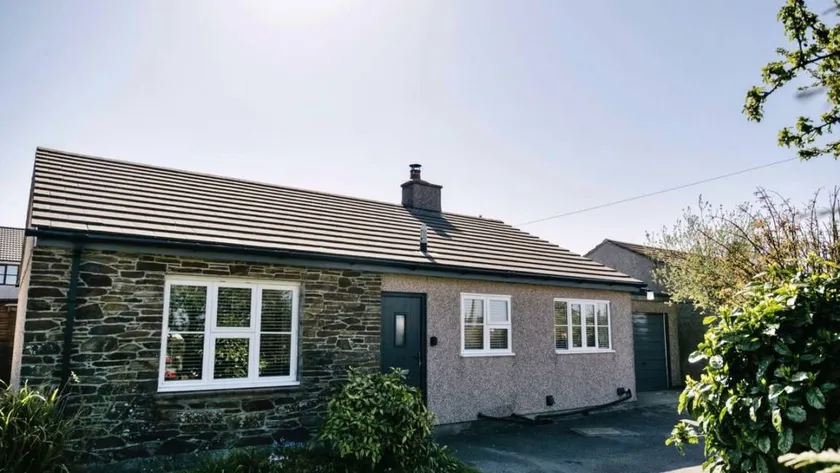 House with garden - Image 1