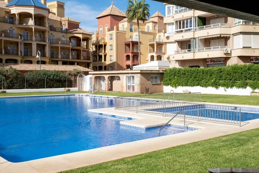 Familienorientierte Ferienwohnung mit Pool und Garten | Bergblick | Nah am Strand - Image 1