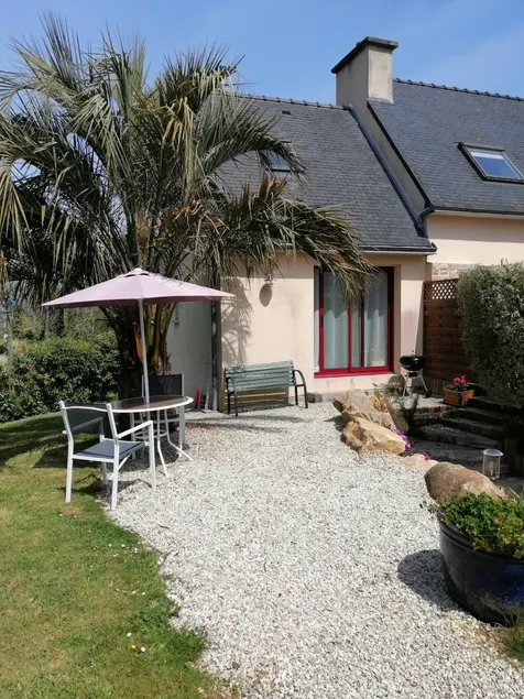 Flat with BBQ, terrace & garden | Sea view - Image 1