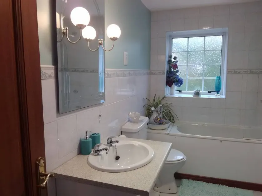 Umry Lodge (Room 1) - Image 1