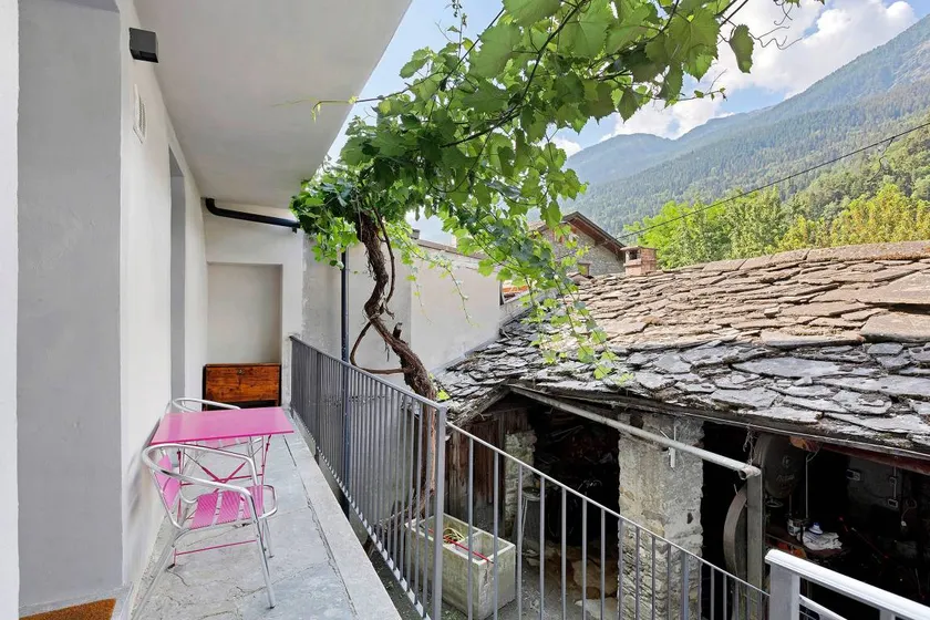 Flat with garden | Mountain view - Image 1