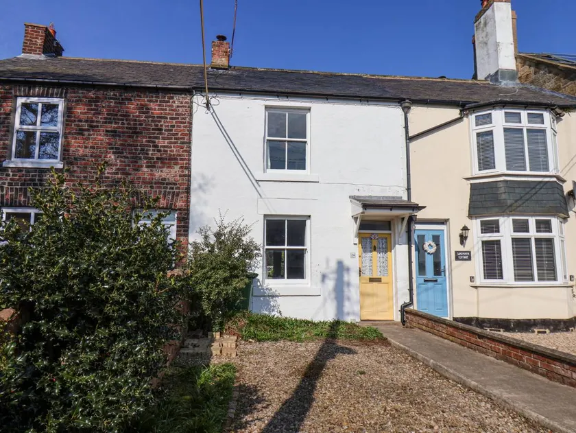 Fully equipped cottage with garden | Close to the beach - Image 1