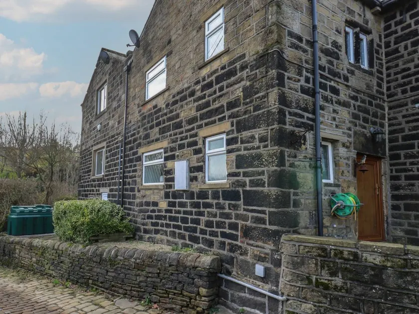 11 Hollin Well Cottage - Image 1