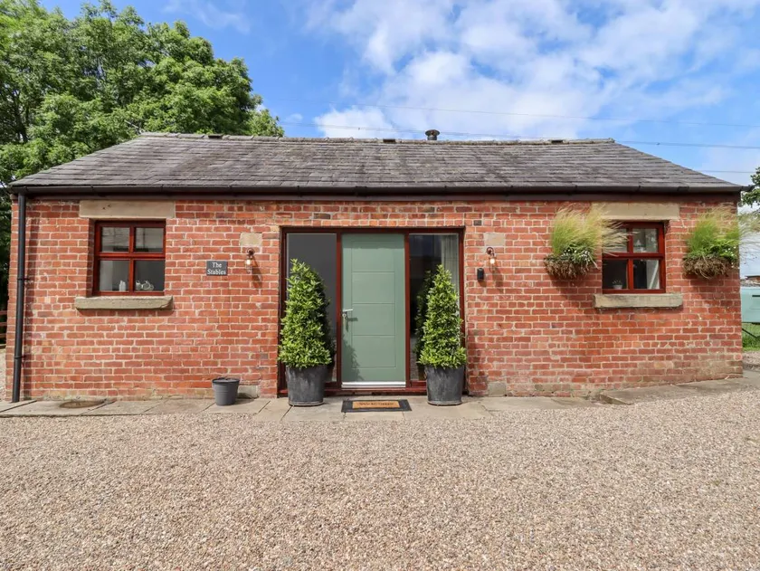 Cottage with garden - Image 1