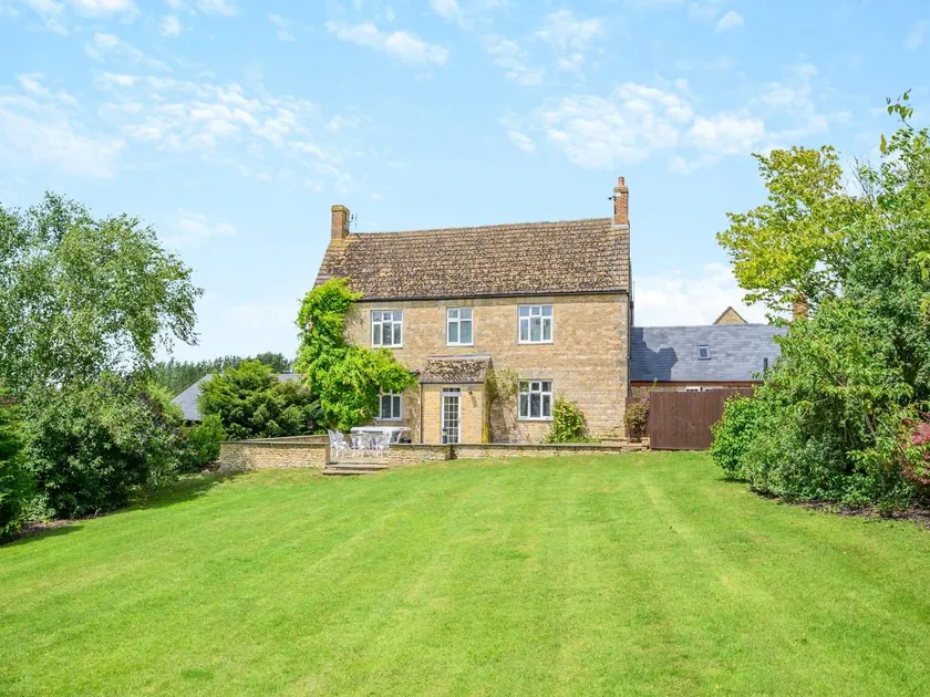 Family-friendly cottage with garden | River view | Pet-friendly - Image 1