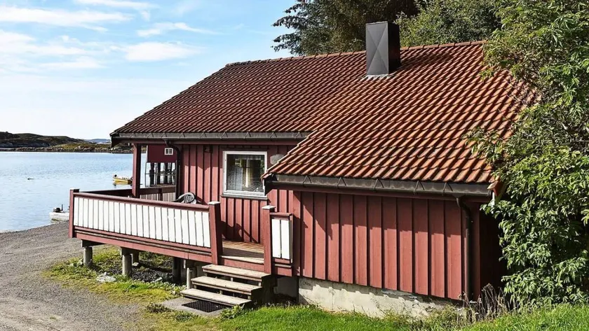 House with terrace & garden - Image 1