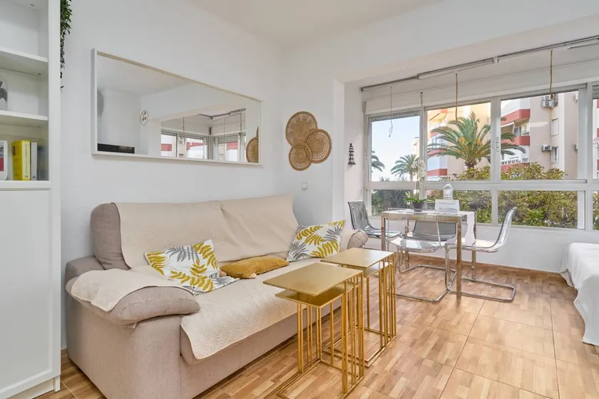 Ferienwohnung mit Pool und Garten | Meerblick - Image 1