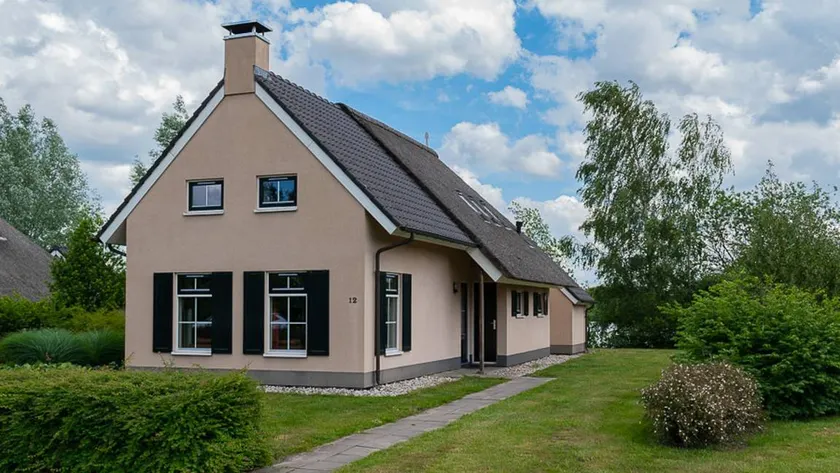 Comfortable bungalow for a group - Image 1