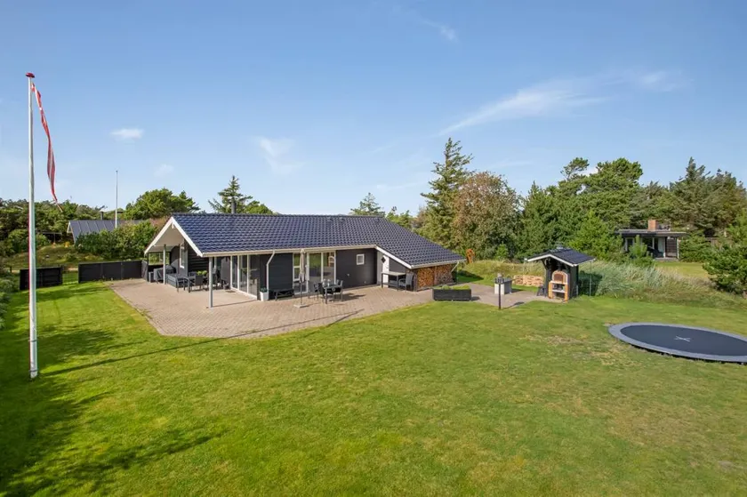Holiday home with terrace, garden & BBQ - Image 1