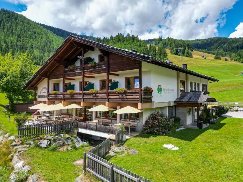 Family-oriented aparthotel with sauna, garden & terrace | Next to the ski | Pet-friendly - Image 1