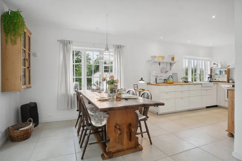 Holiday home with garden, terrace & barbeque - Image 1