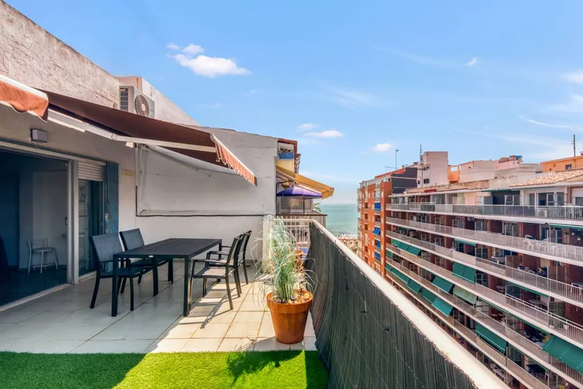 Appartement de vacances entièrement équipé avec terrasse | Vue plage | Plage à proximité | Idéal pour le télétravail - Image 1