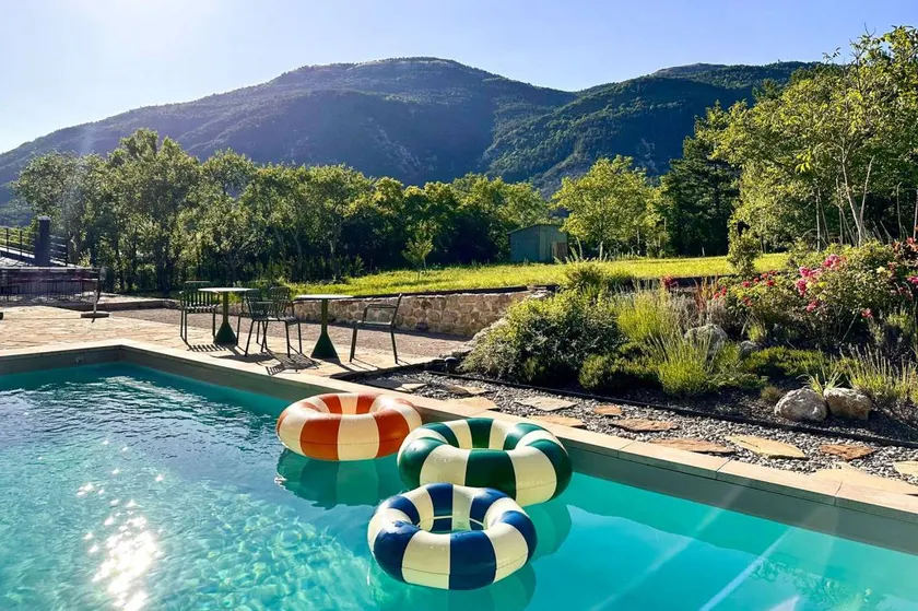Villa with jacuzzi & private pool - Image 1