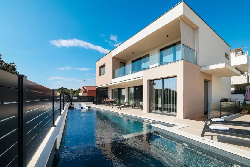 Child-friendly beautiful villa with sauna, barbeque & private pool | Pets allowed - Image 1