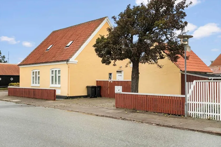 Fully equipped holiday home with garden & barbecue | Next to the beach | Pets are welcome - Image 1