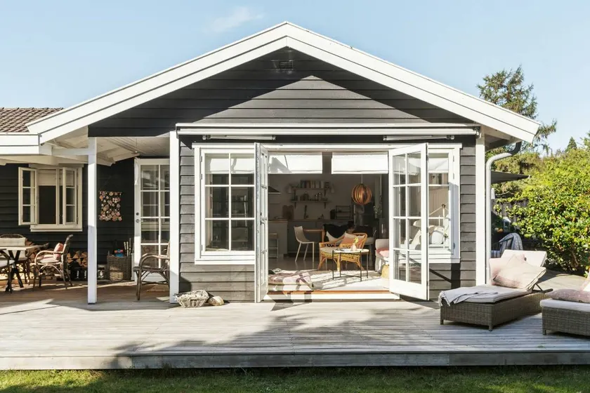 Summer house life near Hornbæk Beach - Image 1
