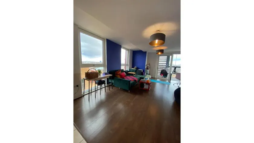 Apartment with garden - Image 1