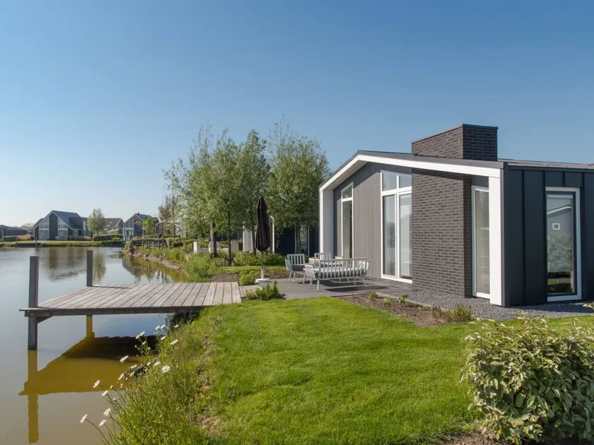Fully equipped holiday home with terrace, sauna & garden | Lake view - Image 1