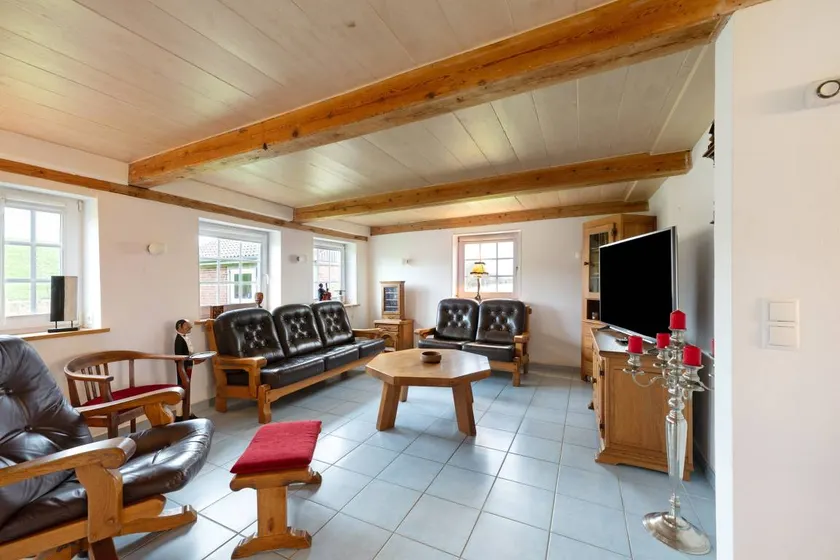 Apartment 'Ferienwohnung Sylt' with Terrace, Shared Garden and Wi-Fi - Image 1