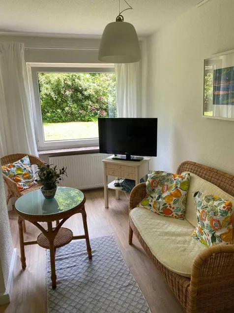 Flat with BBQ, garden & terrace - Image 1