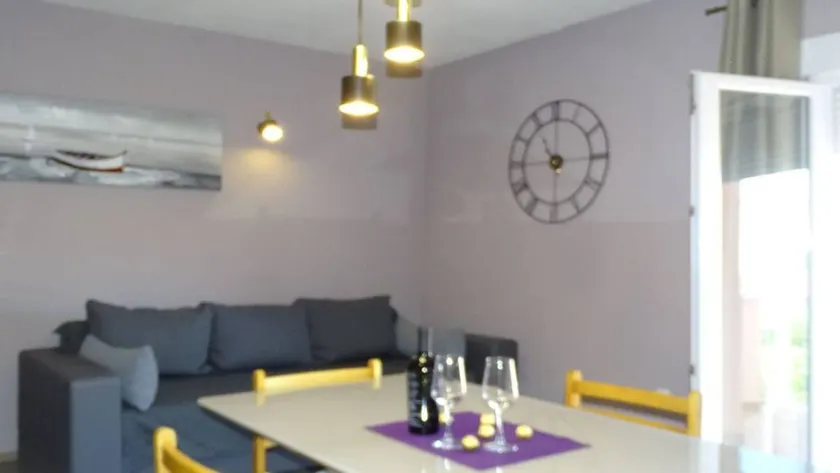 Flat with barbecue, garden & terrace - Image 1