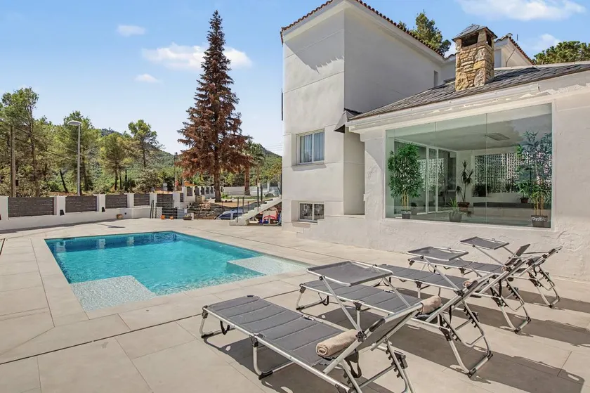 Children-friendly chalet with garden, terrace & hot tub | Mountain view - Image 1