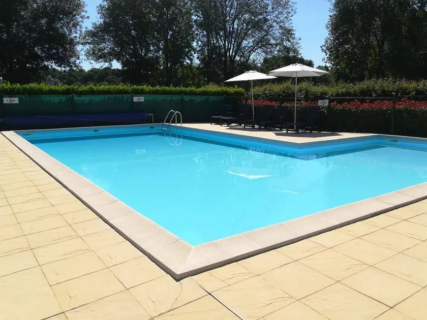 Bungalow with pool | River view - Image 1