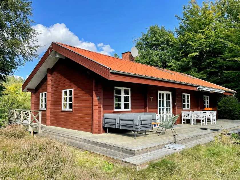 Wooden house with nature views near Silkeborg - Image 1