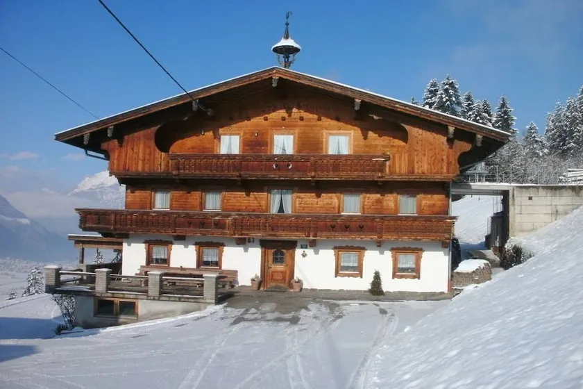 Pleasant holiday home with 5 bedrooms for 14 persons - Image 1