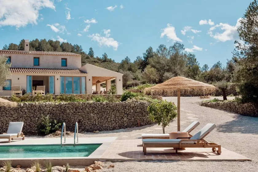 Fully equipped big villa with terrace, private pool & barbeque | Mountain view - Image 1