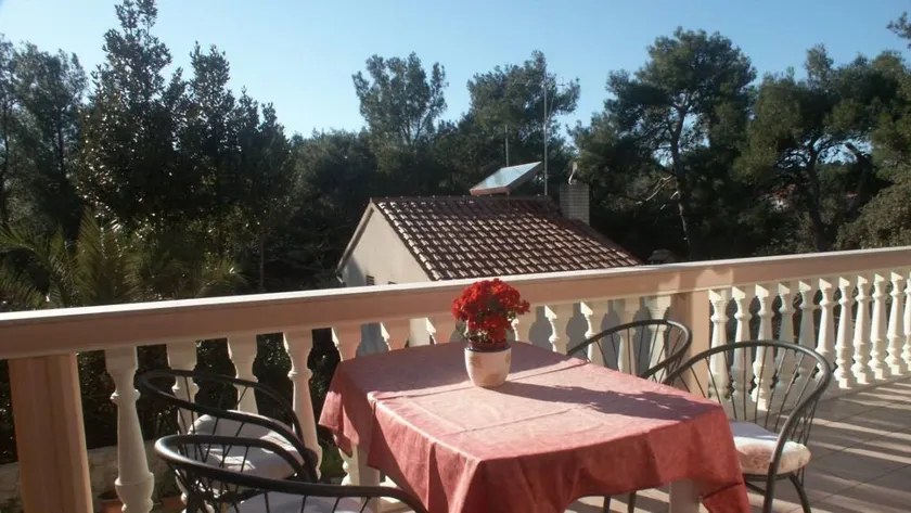 Appartement avec terrasse et barbecue - Image 1