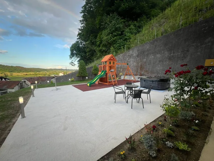 House with barbeque, hot tub & sauna - Image 1