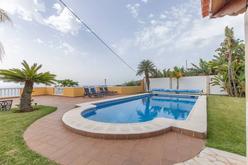Apartment 'Casita La Finca I' with Sea View, Wi-Fi, and Air Conditioning - Image 1