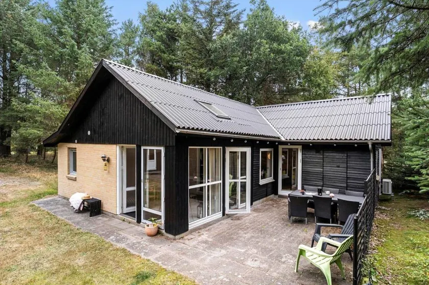 Pleasant house with terrace, BBQ & hot tub | Dogs allowed - Image 1