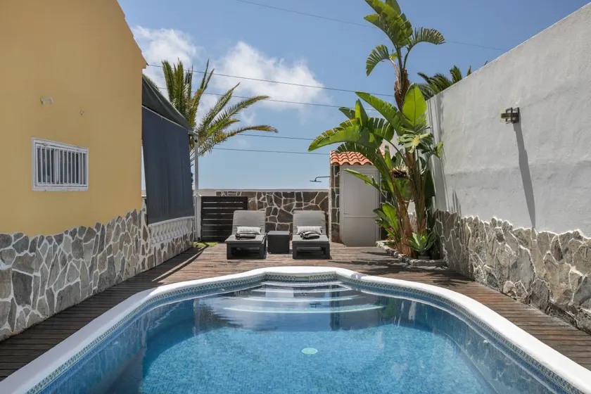 Appartement avec piscine, terrasse et jardin | Vue mer | À côté de la plage | Parfait pour le travail à distance - Image 1