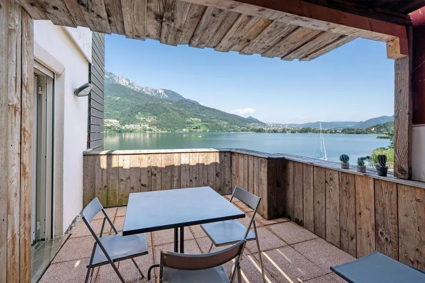 Flat with garden & terrace | Lake view - Image 1