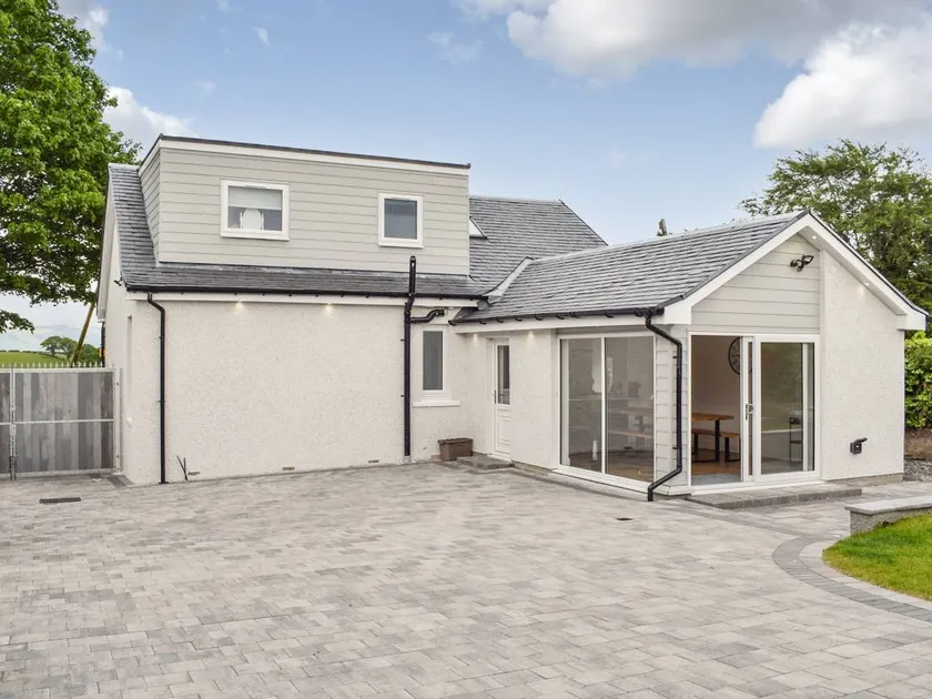 Cottage avec barbecue, jardin et jacuzzi - Image 1