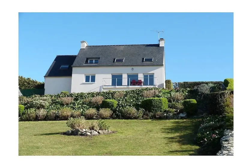 Fully equipped holiday home with terrace, BBQ & garden | Close to the beach | Dogs allowed - Image 1
