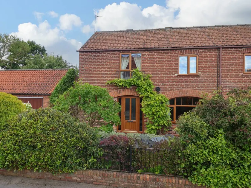 Cottage with garden - Image 1