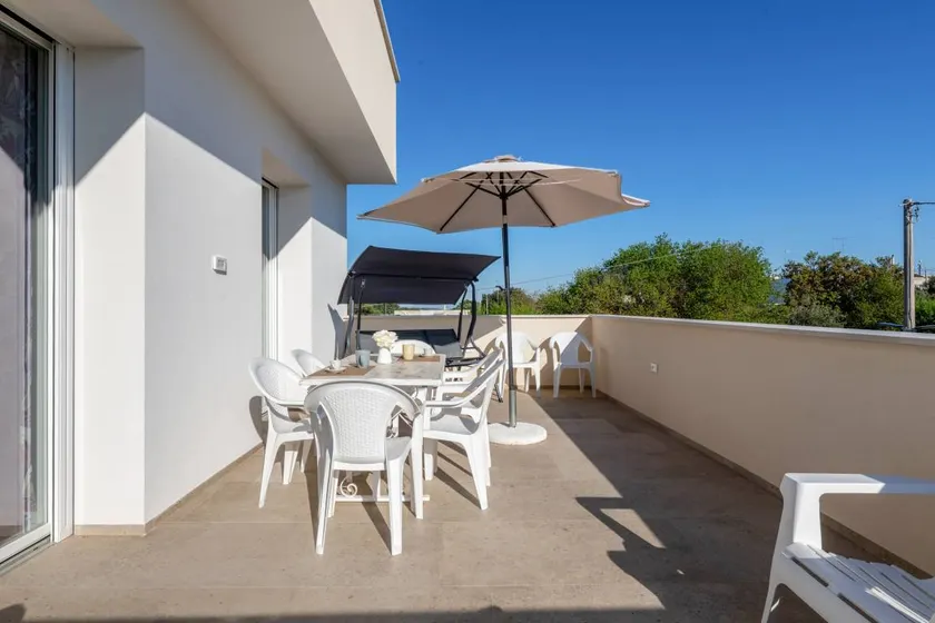 Aurora Holiday Home: Spacious Country Retreat in Cisternino - Image 1