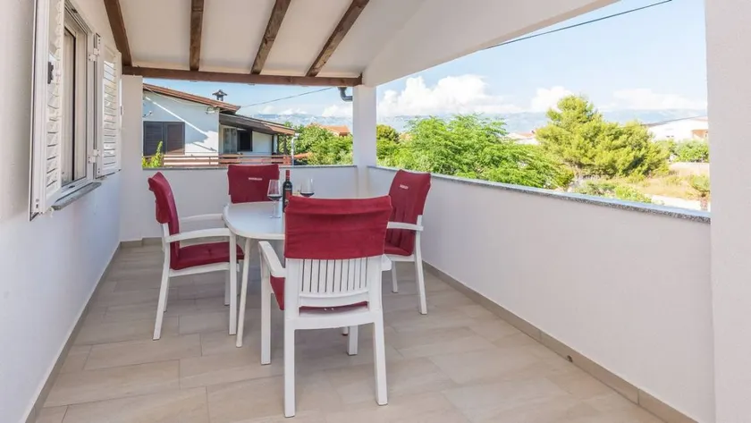 Holiday apartment with garden & barbecue - Image 1
