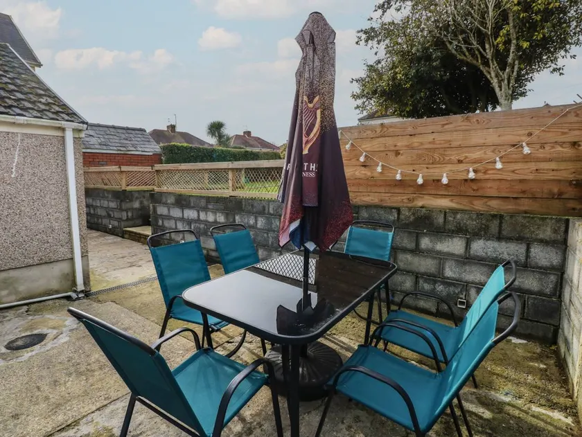 Cottage with garden - Image 1