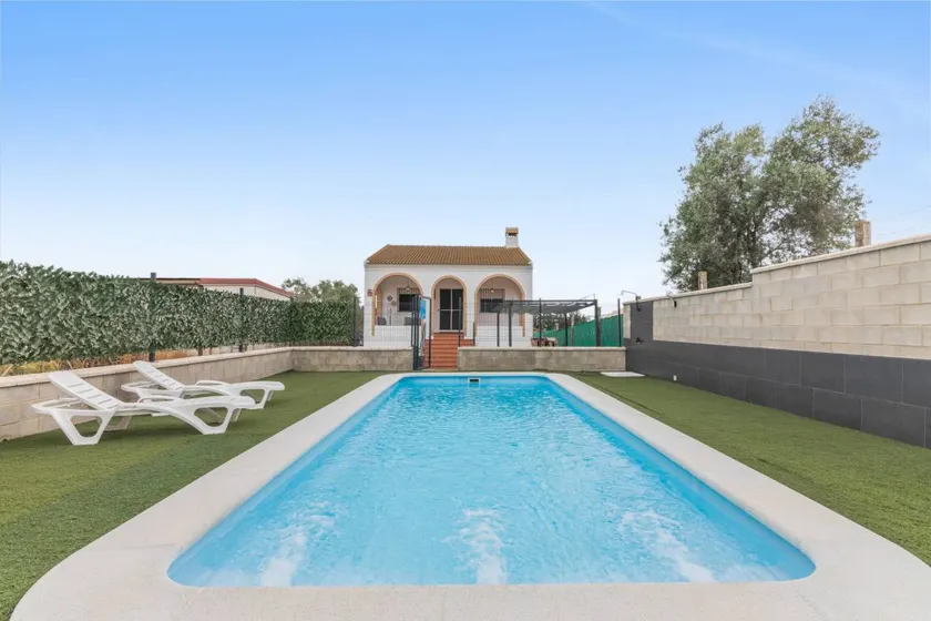 House with terrace, garden & private pool | Garden view - Image 1