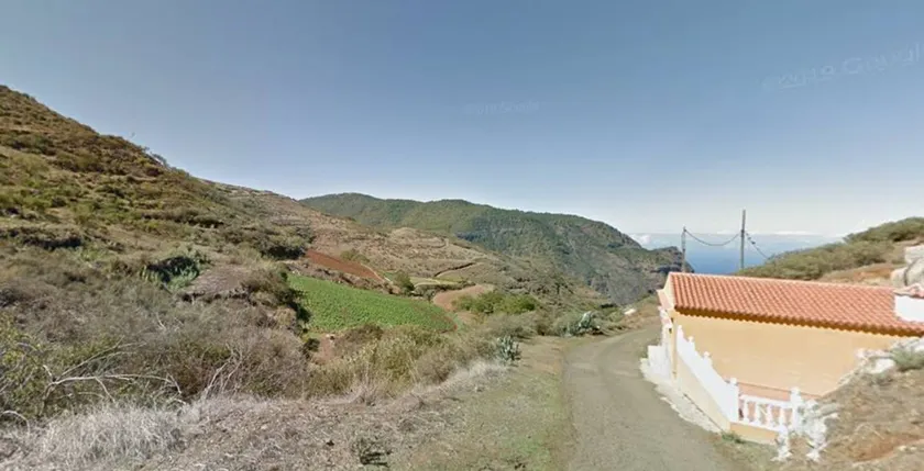 House with terrace & barbecue - Image 1