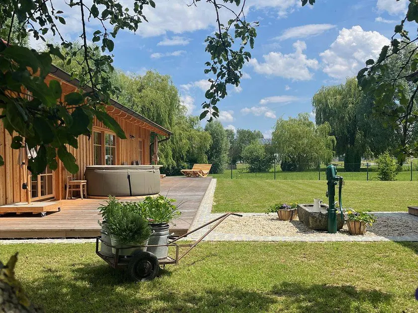 Family-oriented charming chalet with hot tub & terrace - Image 1