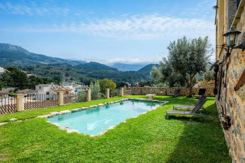 Holiday apartment with terrace, pool & garden | Garden view - Image 1